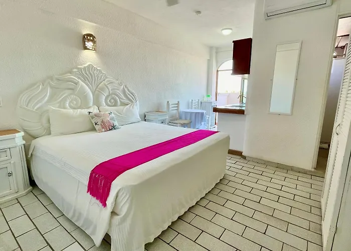 Paloma Del Mar (Adults Only)